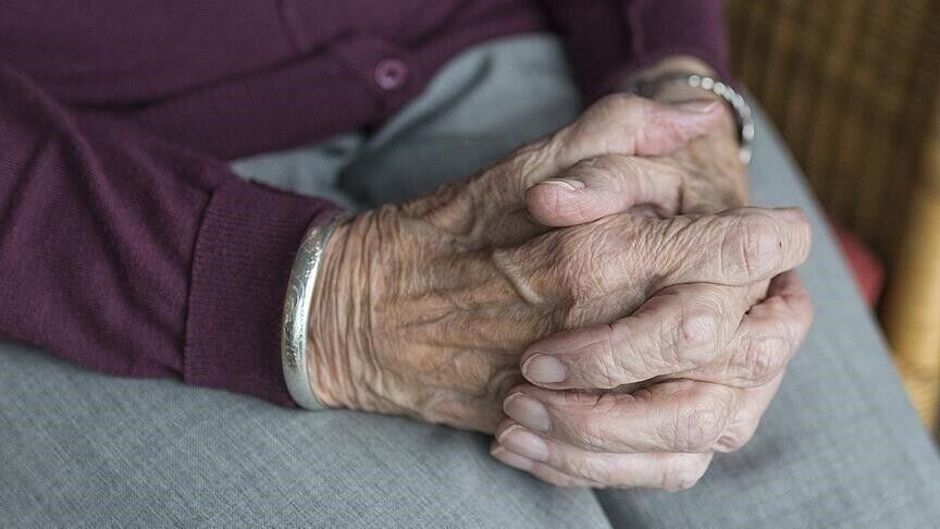 Alzheimer belirtilerine kişilik ve davranış değişikliğide eklendi