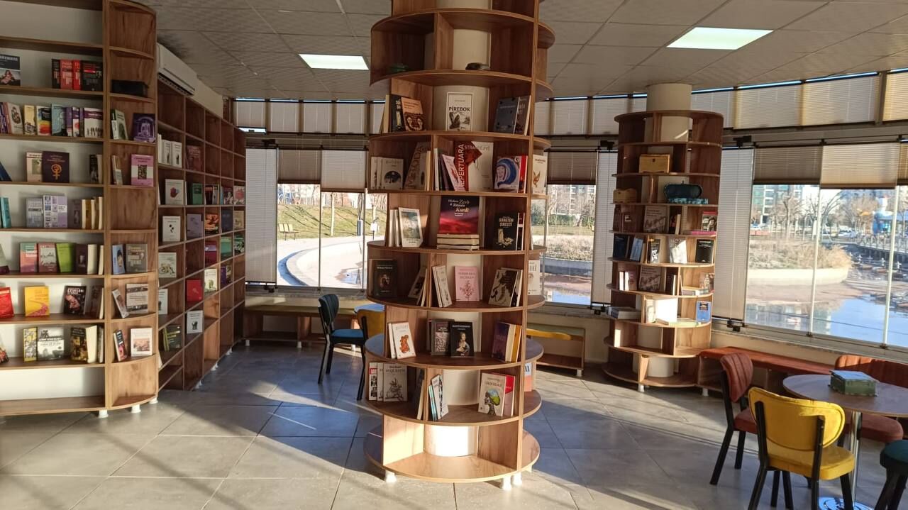 Kadin Eserleri Kütüphenesi (2)