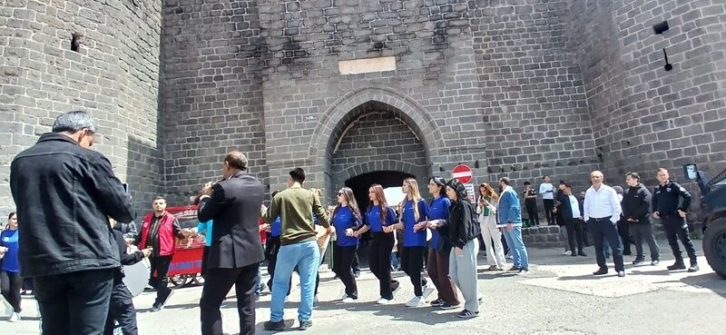 Sur Di̇bi̇nde Halay