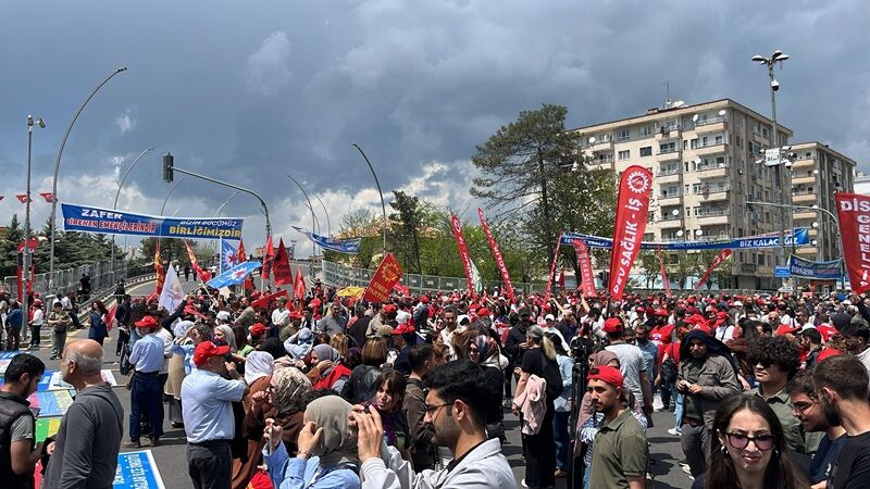 1 Mayıs Istasyon Meydanı