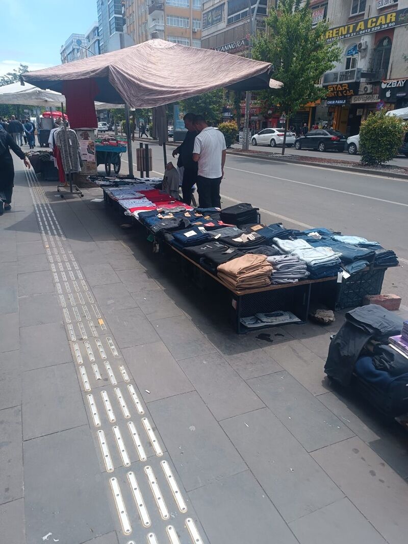 Cadde Panayıra Döndü