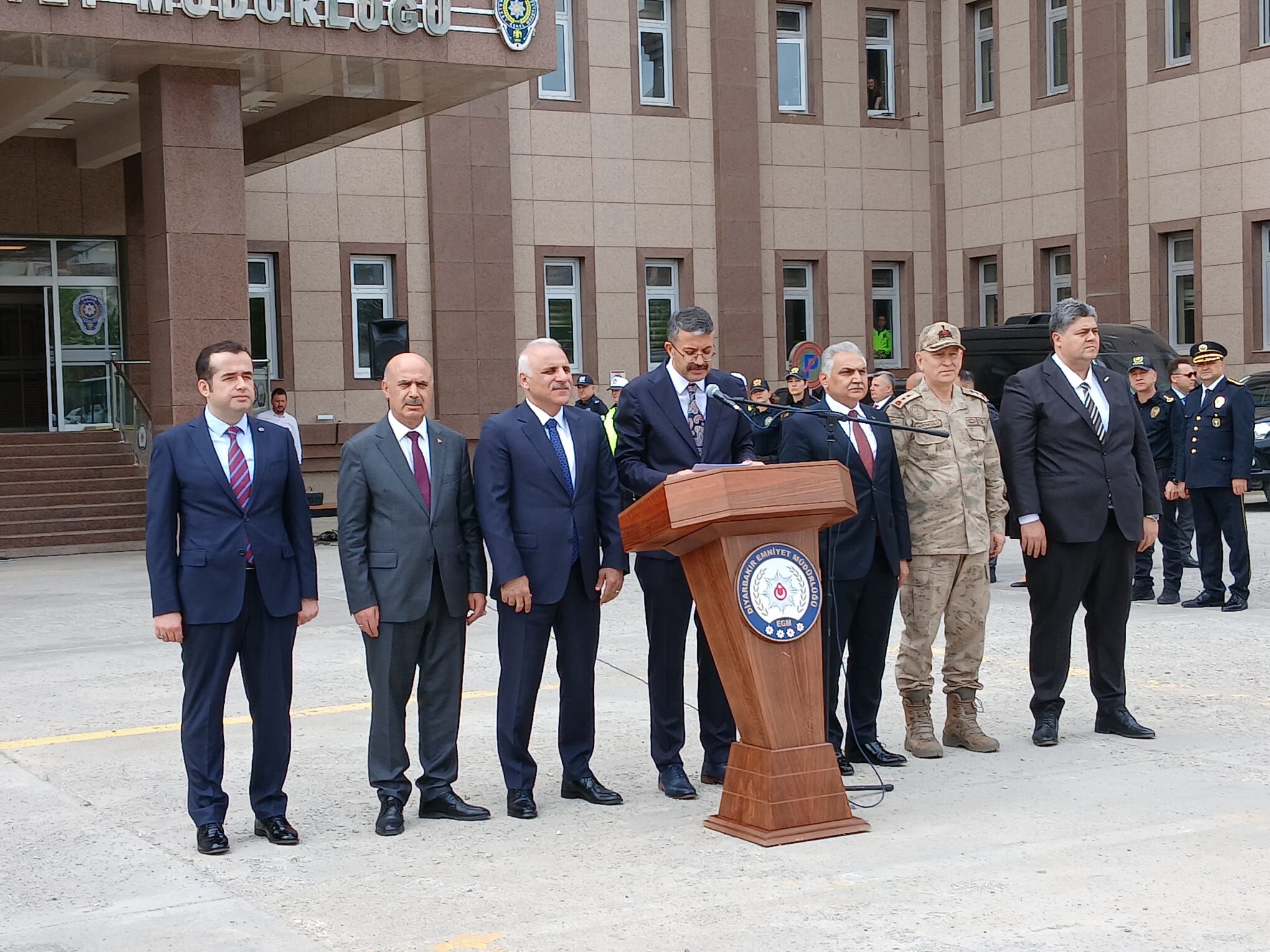 Icisleri Bakani Ali Celik (1)-1