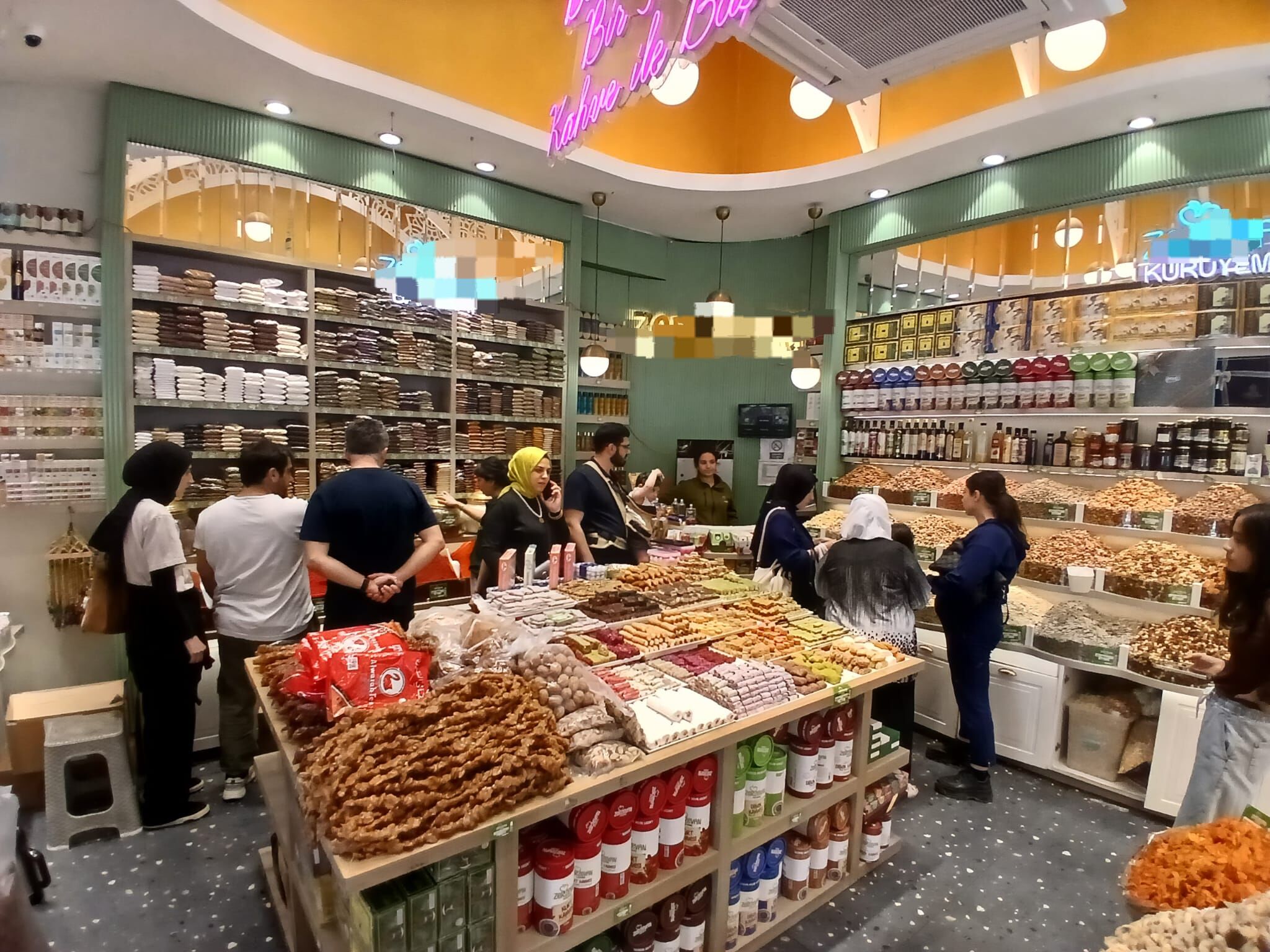 Kurban Bayrami Oncesi Sekerciler (1)