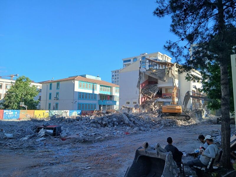 Nazime Tatlıcı Yıkılıyor