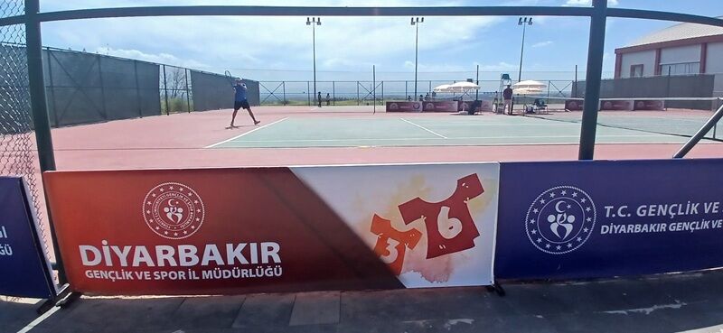 Tenis Zerzavan