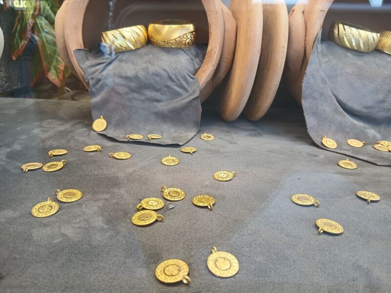 Çeyrek Tahtı Kırıldı