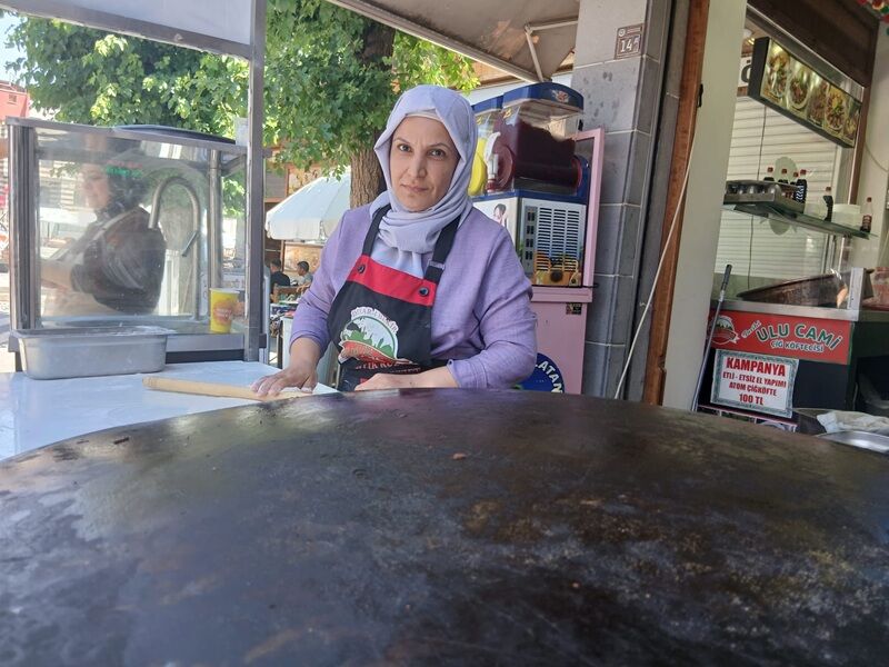 Ekmek Açıyor