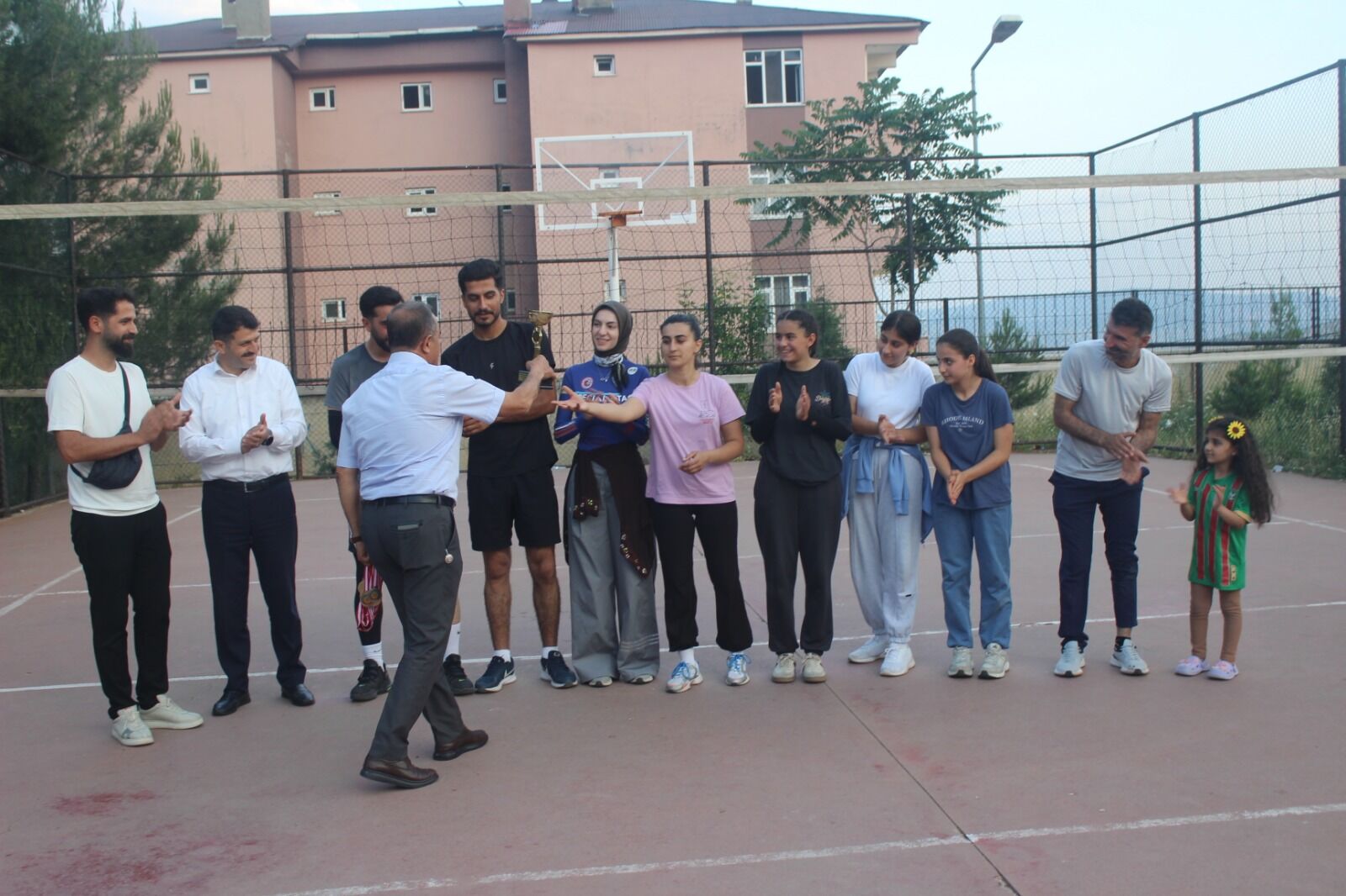 Kulp’ta Özgen Kılıç Anısına Voleybol Turnuvası Düzenlendi (2)