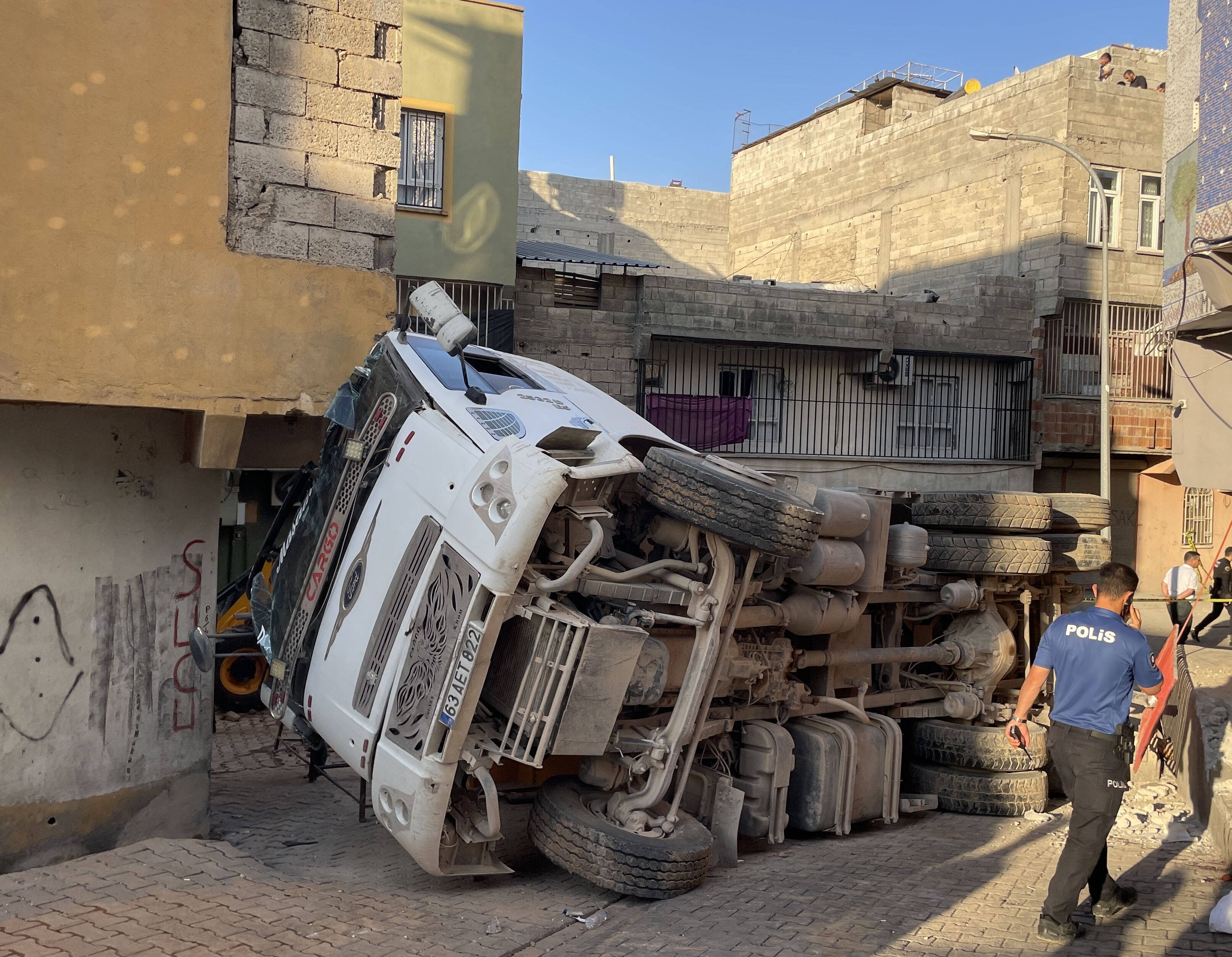 Şanlıurfa'da hafriyat kamyonunun çarptığı 6 yaşındaki çocuk yaşamını yitirdi