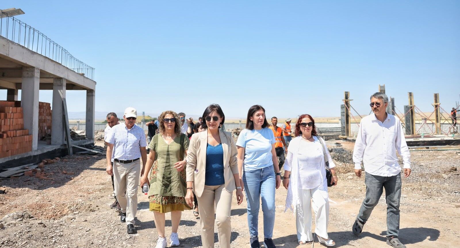 Kayapinar Sokak Hayvanlari Icin (1)