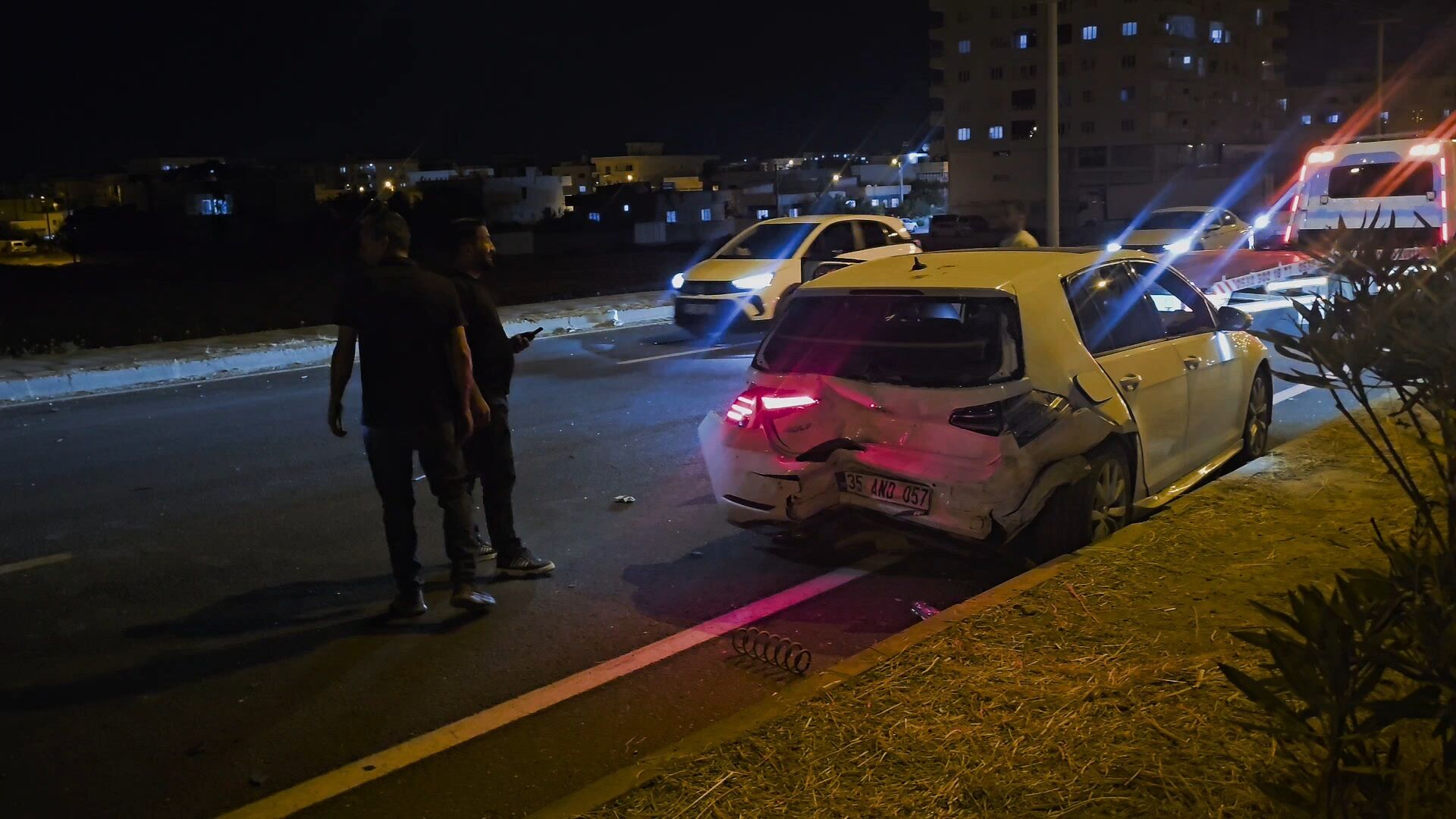 İki otomobilin çarpıştığı kazada 3 kişi yaralandı