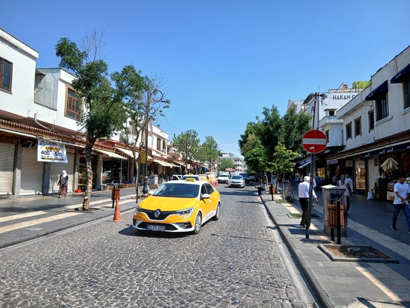 Sur İçi̇ Sessi̇zli̇ğe Büründü