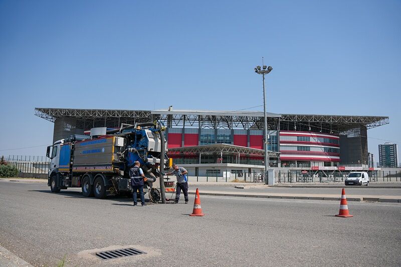 Amedspor maçı öncesi Diyarbakır stadyumu’nun altyapısı temizlendi