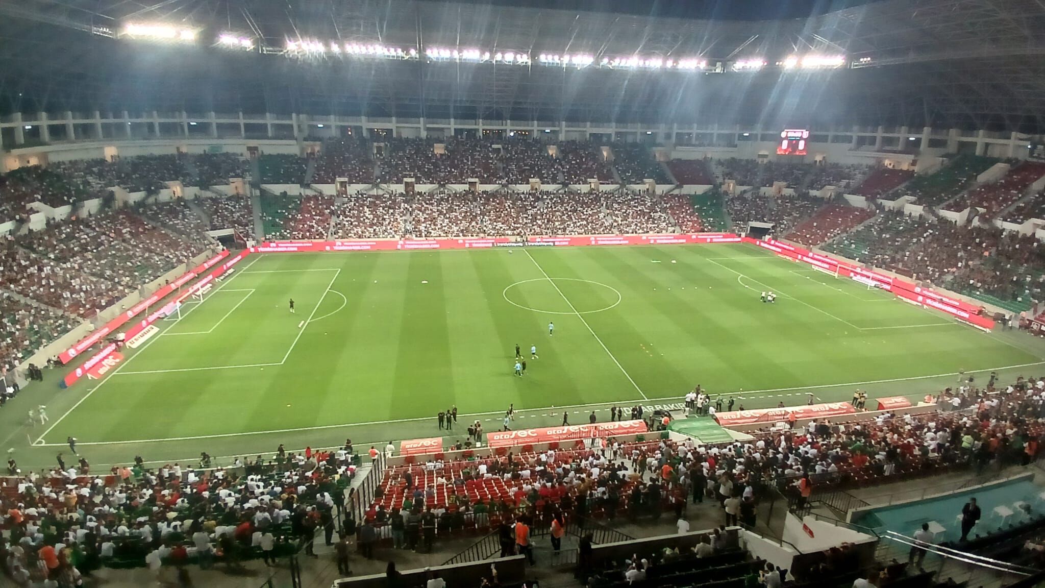 Amedspor Taraftarları Stadyumu doldurdu
