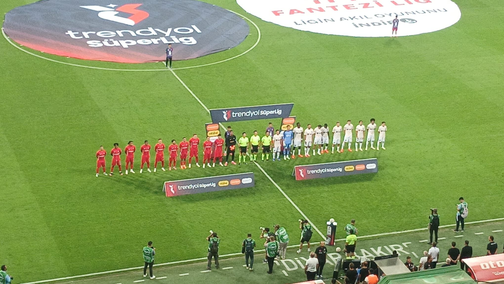 Amedspor-Başakşehir karşılaşması başladı