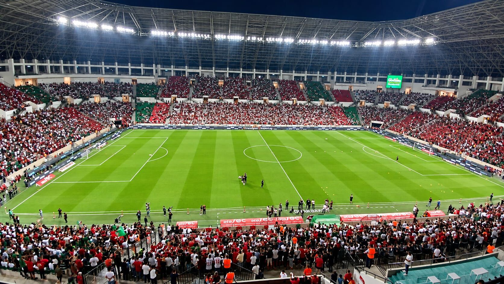 Diyarbakır’da Amedspor-Beşiktaş Maçı Öncesi Tribünler Doldu