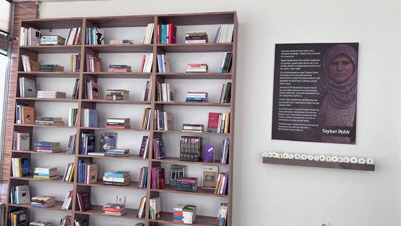Taybet Ana Köşe Kitap