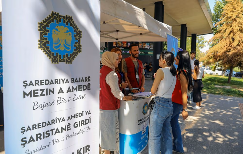 Dicle Üniversitesi’nde öğrenciler ‘Hoş geldin’ standında karşılanıyor