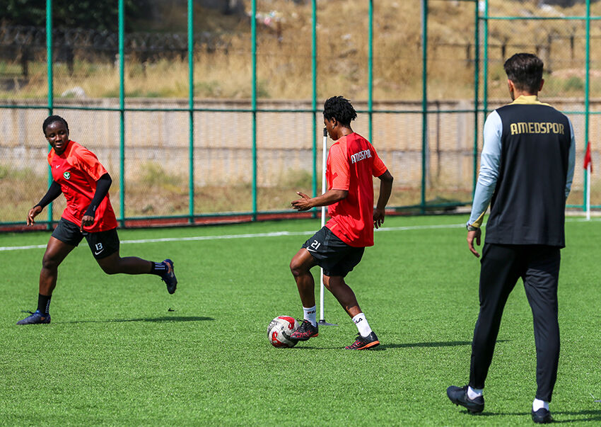 Amedspor Kadinla (2)