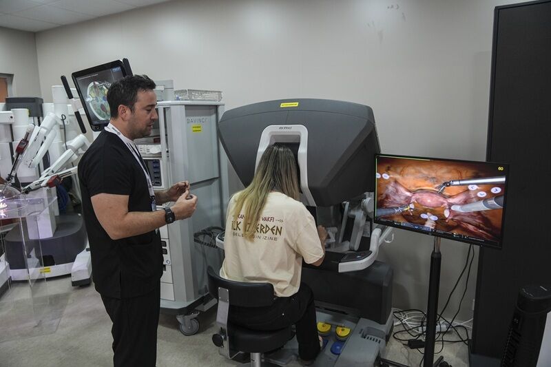TEKNOFEST Güneydoğu’da Gençler Robotik Cerrahiyi Deneyimliyor