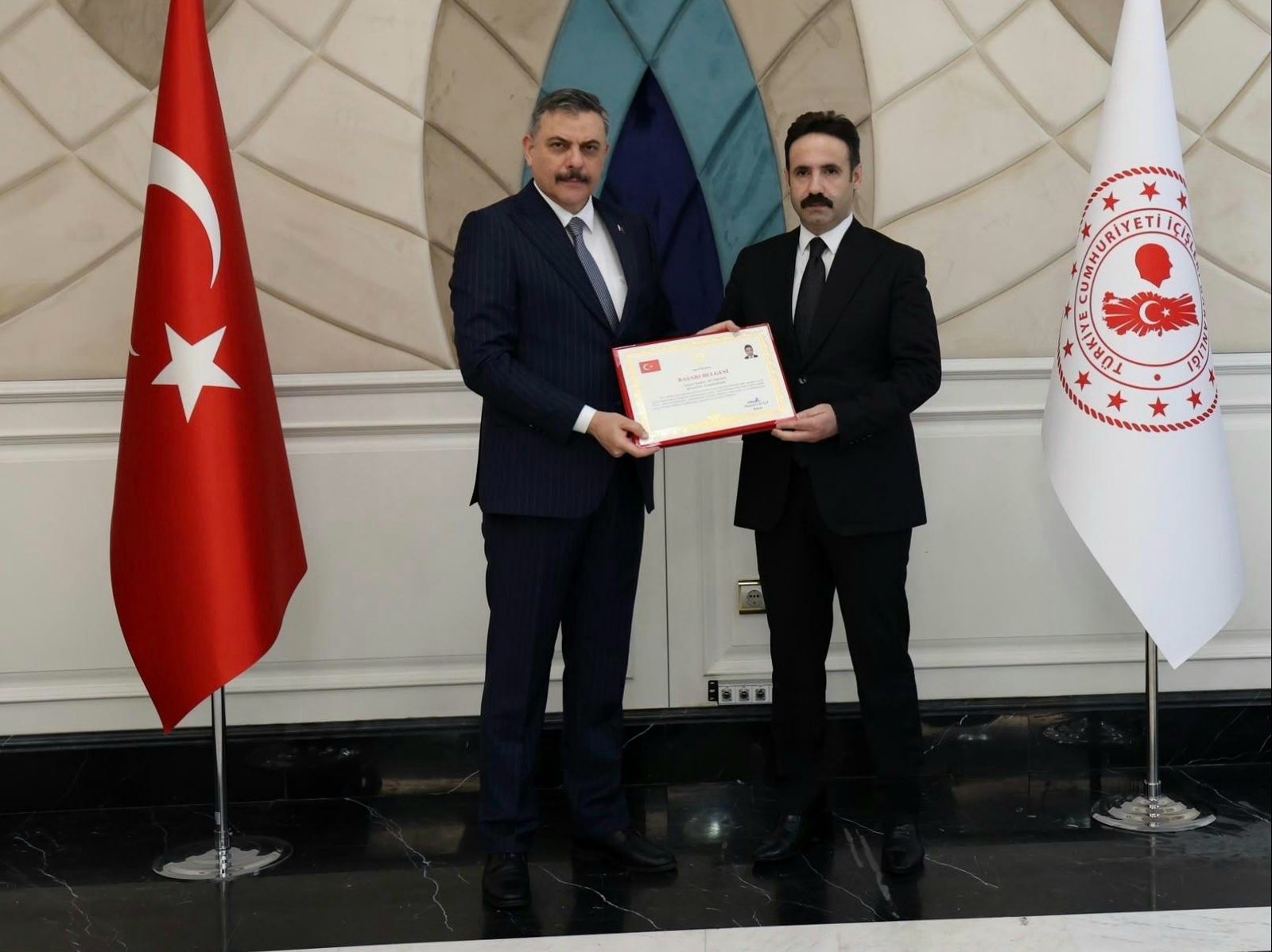 Yenişehir Kaymakamı Yunus Ataman’a Sosyal Yardım Hizmetleri Başarısı Ödülü